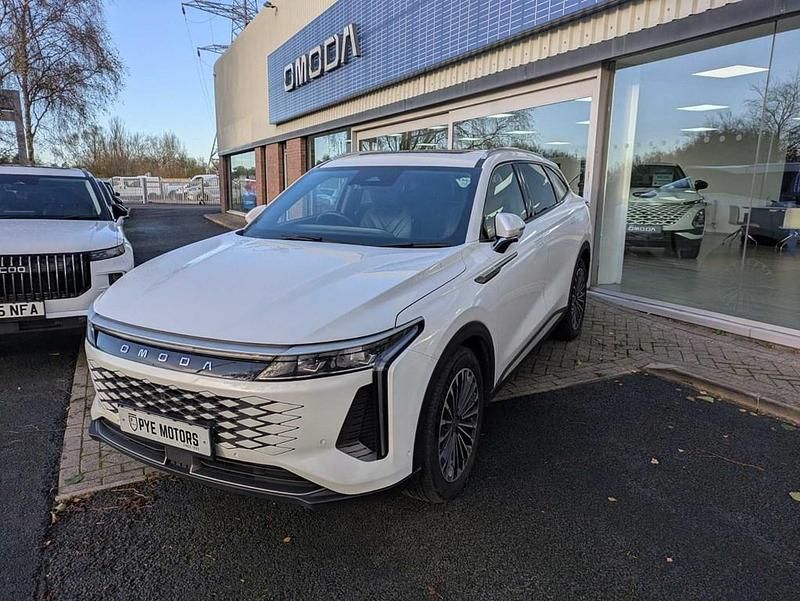 Used Omoda 9 537 HP (394 kW) 2025 White SUV