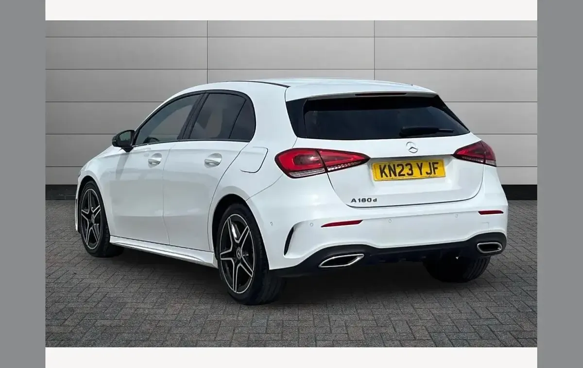 Used Mercedes A180 Executive 116 HP (85 kW) 2023 White Hatchback