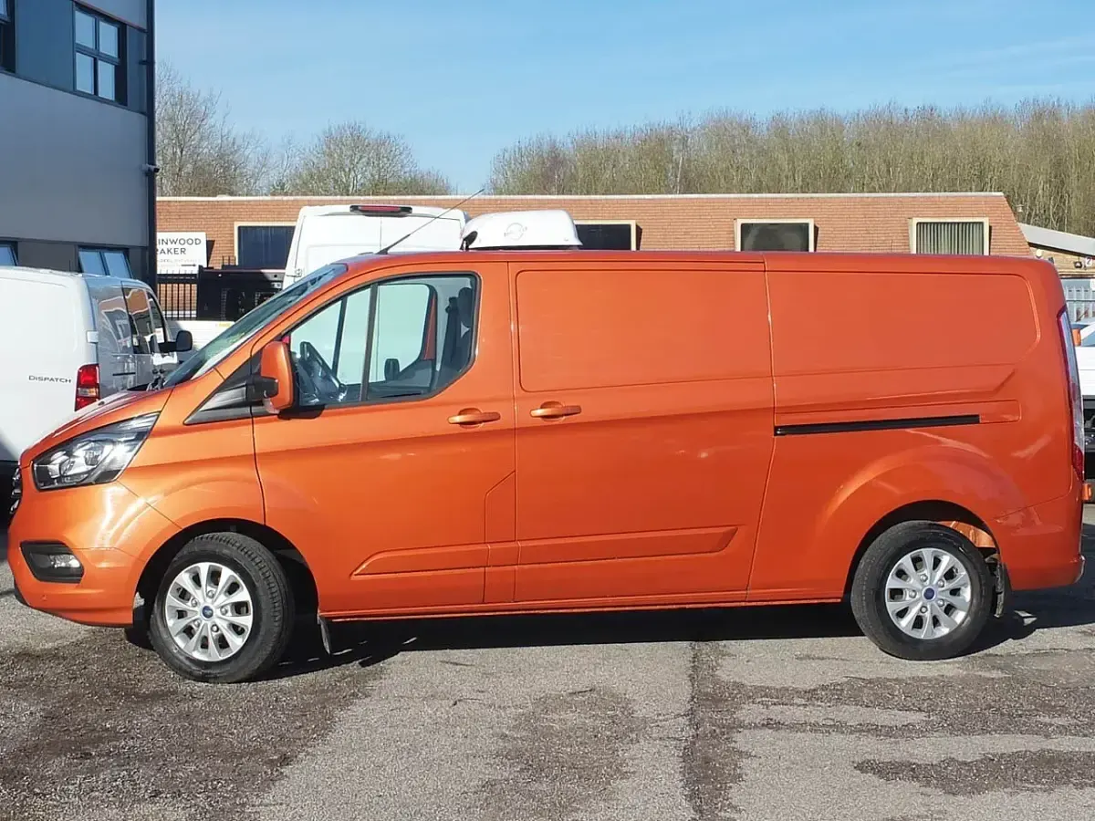 Used Ford Transit Custom 130 HP (95 kW) 2022 Orange Van