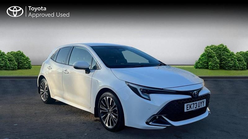 Used Toyota Corolla Design 140 HP (102 kW) 2023 White Hatchback