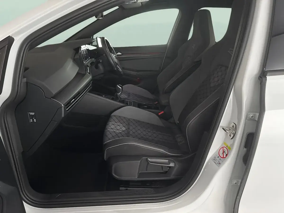 Used VW Golf VIII R-line 150 HP (110 kW) 2022 White Hatchback