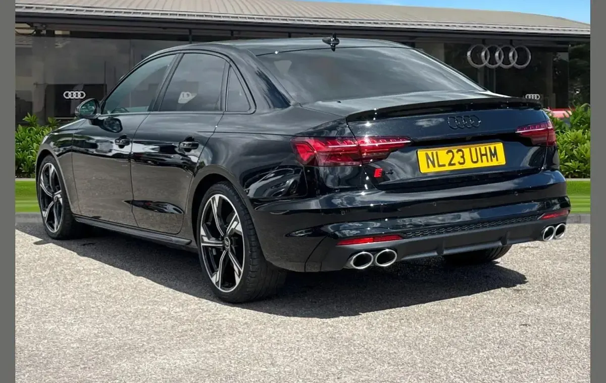 Używany Audi A4 Black Edition 336 KM (247 kW) 2023 Czarny Sedan/Limuzyna