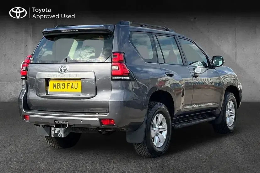 Used Toyota Land Cruiser Active 175 HP (128 kW) 2019 Grey SUV