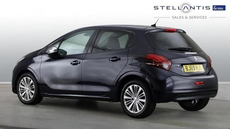 Used Peugeot 208 Signature Sky 81 HP (59 kW) 2019 Blue Hatchback