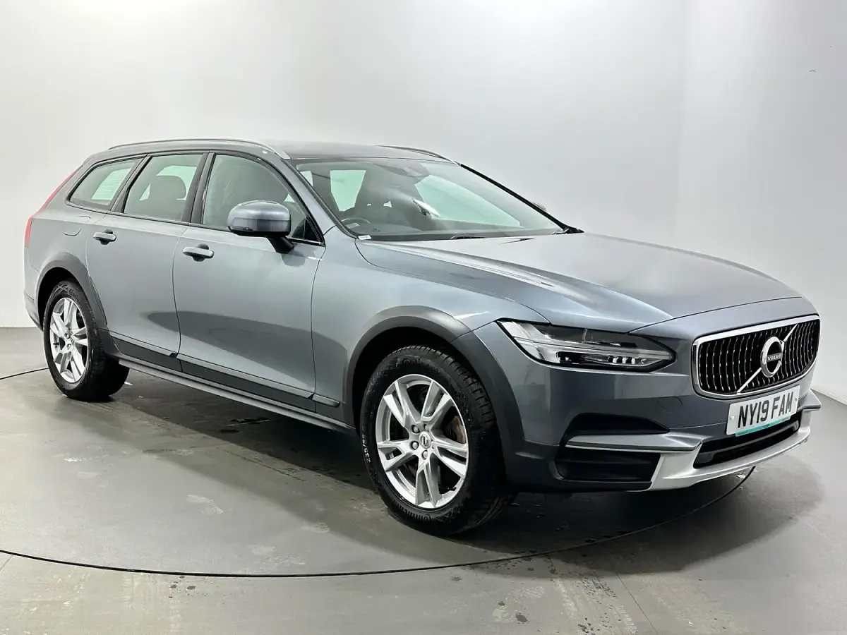 Used Volvo V90 CC 250 HP (183 kW) 2019 Estate