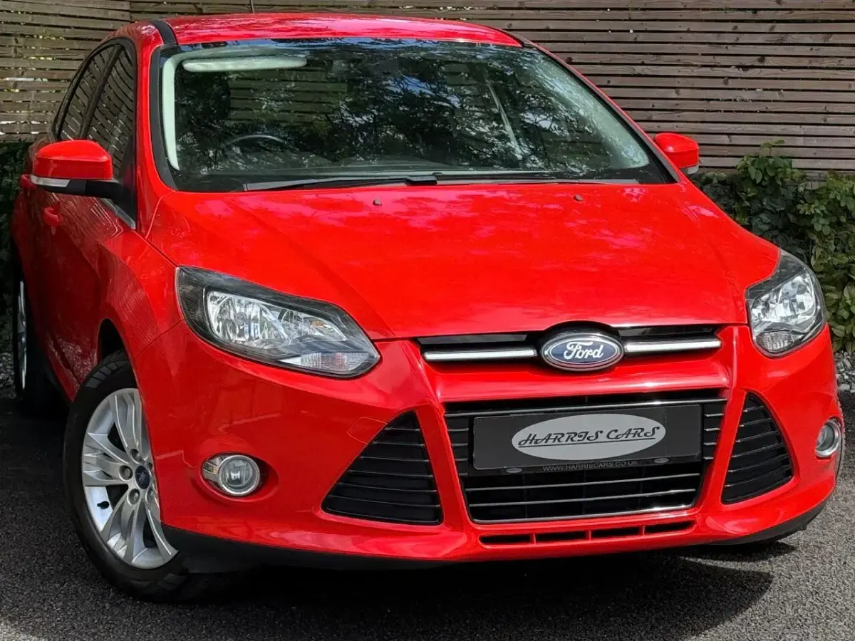 Used Ford Focus Titanium 2014 Red Hatchback