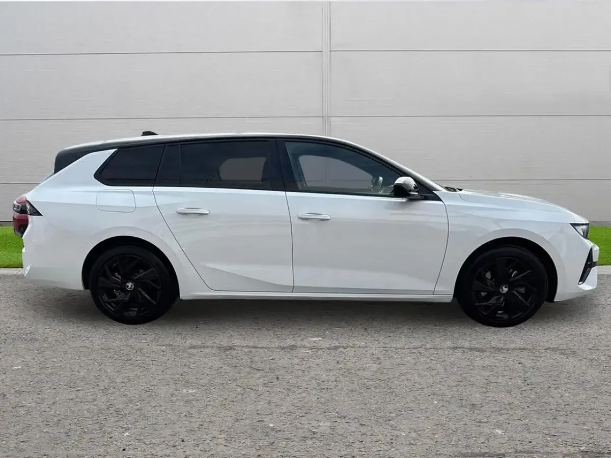 Używany Vauxhall Astra S 128 KM (94 kW) 2025 Biały Kombi