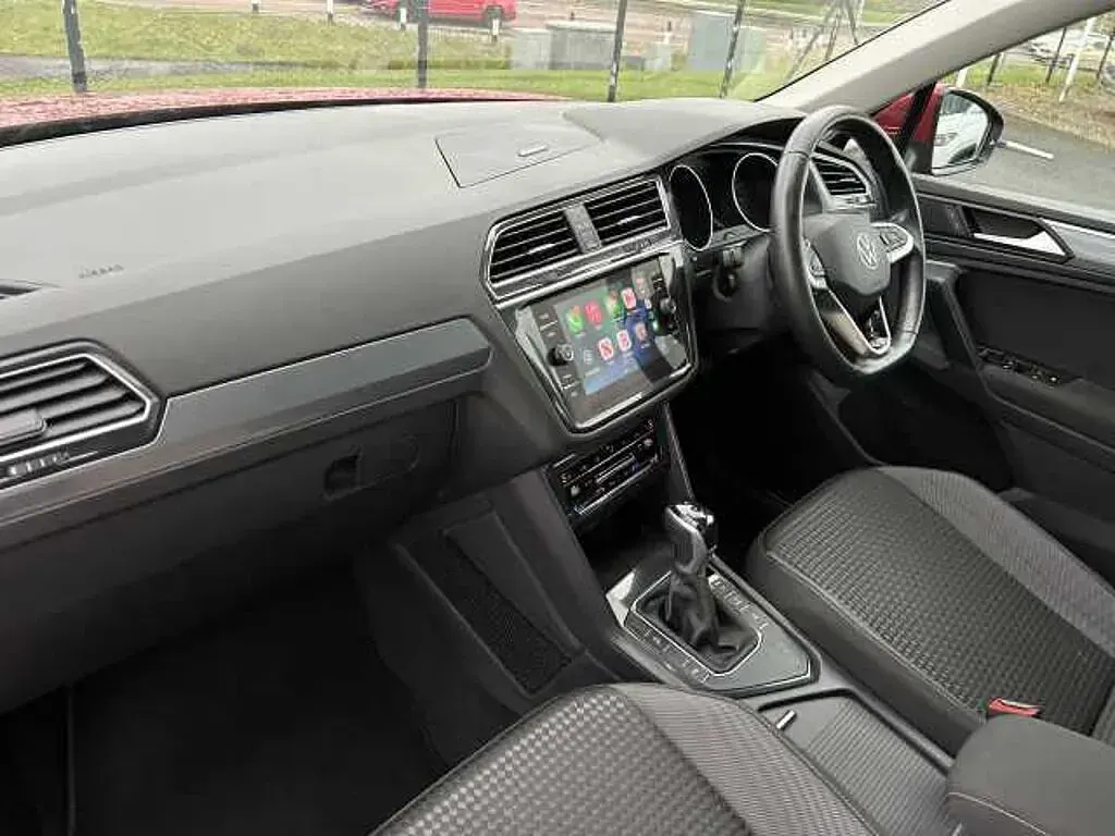 Used VW Tiguan Active 150 HP (110 kW) 2022 Red SUV