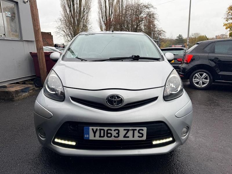 Begagnad Toyota Aygo 2013 Silver Halvkombi