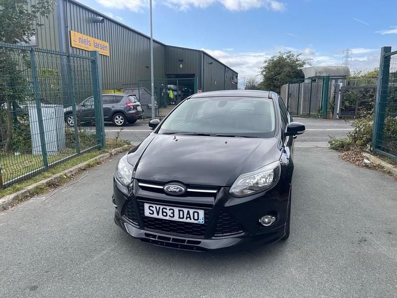 Used Ford Focus Zetec 115 HP (84 kW) 2013 Black Hatchback