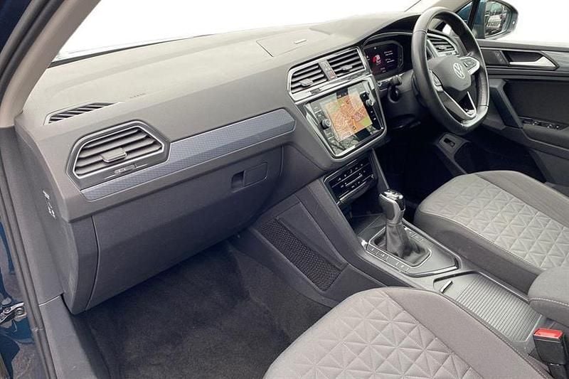Used VW Tiguan Life 245 HP (180 kW) 2022 Nightshade blue SUV