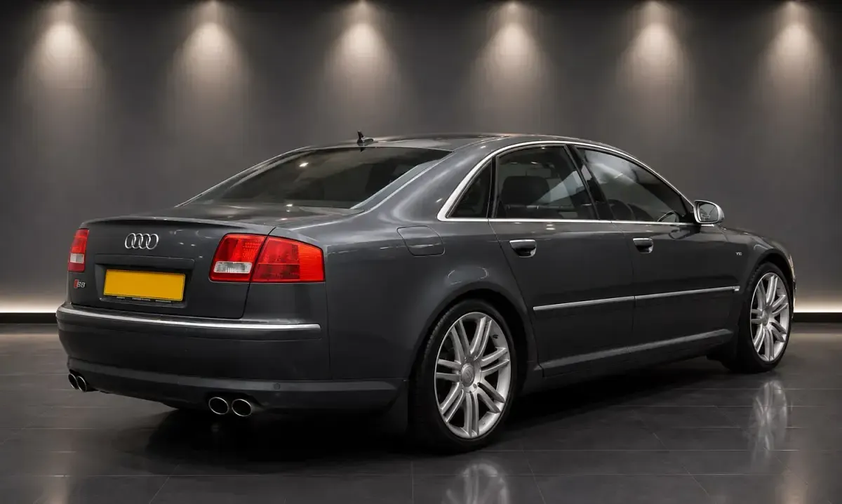 Usado Audi S8 Advanced 450 CV (330 kW) 2007 Gris Berlina