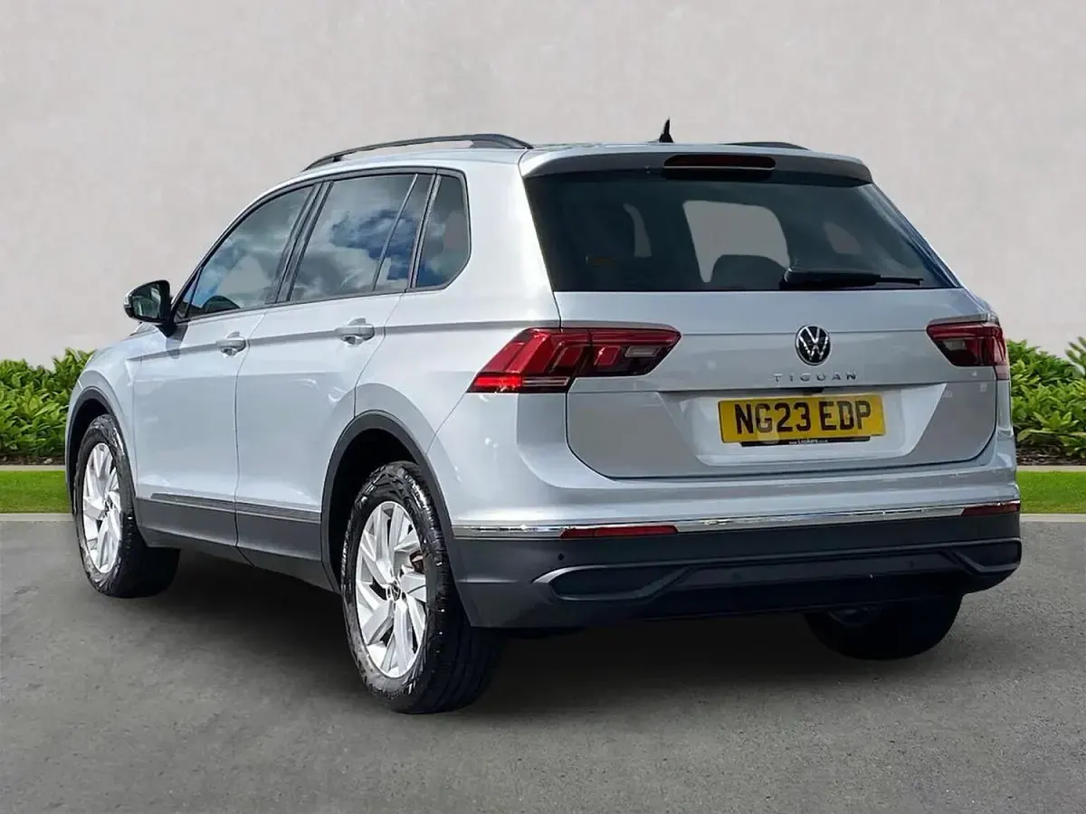 Used VW Tiguan Life 150 HP (110 kW) 2023 Silver SUV