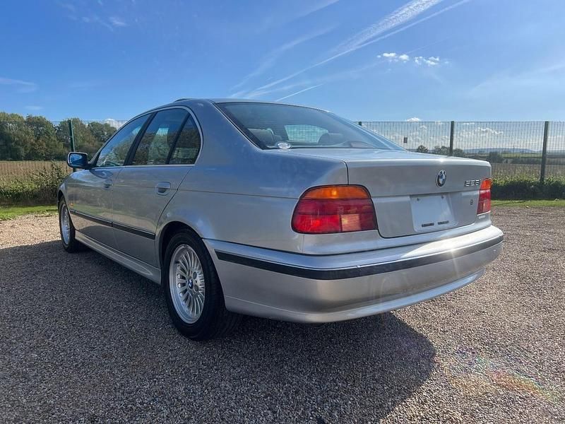 Begagnad BMW 528 1997 Silver Sedan
