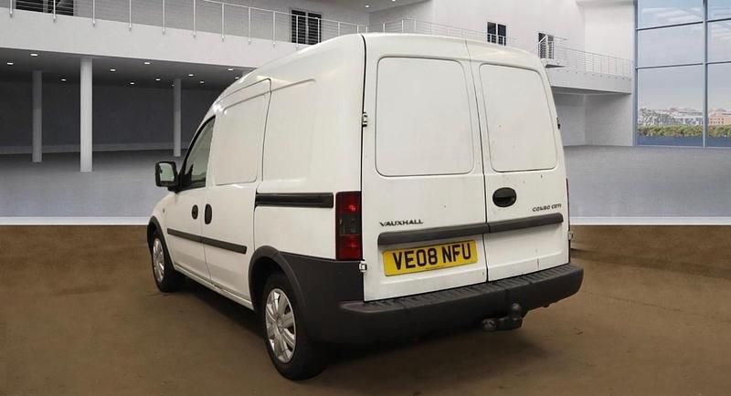 Used Vauxhall Combo 75 HP (55 kW) 2008 White MPV