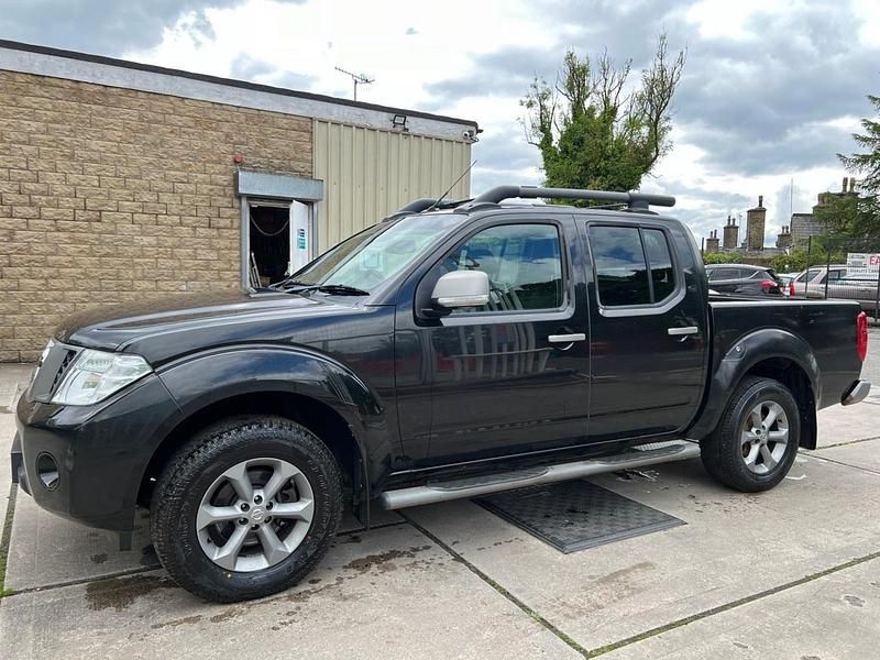 Used Nissan Navara Platinum 190 HP (139 kW) 2013 Black Pickup