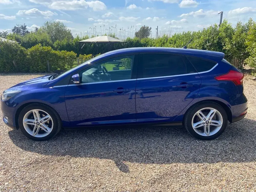 Used Ford Focus Titanium 125 HP (91 kW) 2018 Blue Hatchback