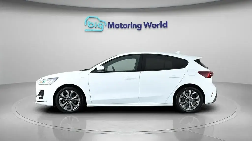 Used Ford Focus ST-Line 155 HP (114 kW) 2023 White Hatchback