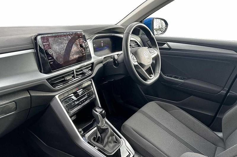 Used VW T-Roc Life 150 HP (110 kW) 2024 Blue SUV