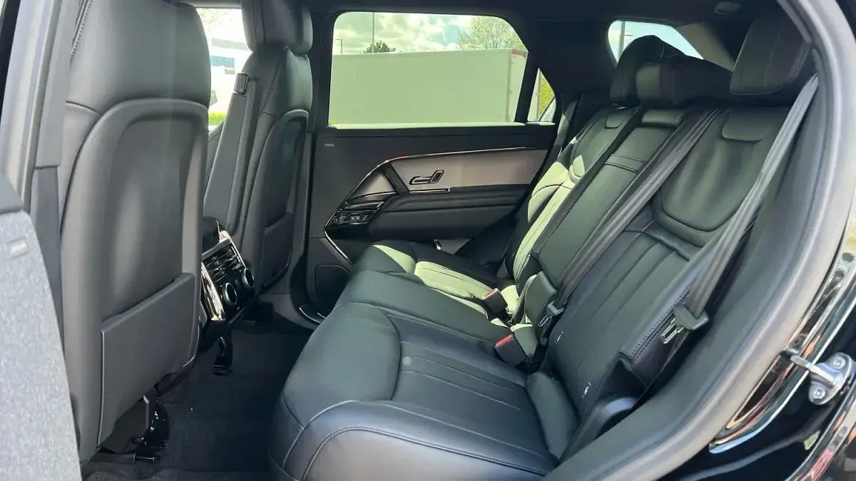 New Porsche Macan T 261 HP (191 kW) 2026 Black SUV