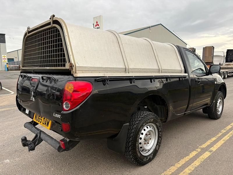 Used Mitsubishi L200 134 HP (98 kW) 2015 Black Pickup