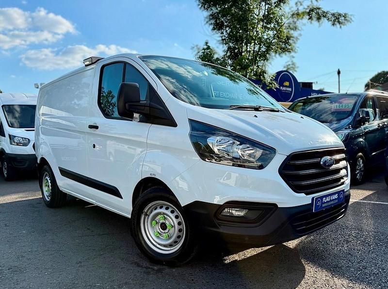 White Used 2018 Ford Transit Custom Van | £9,995 (Good price) - Image 1/4