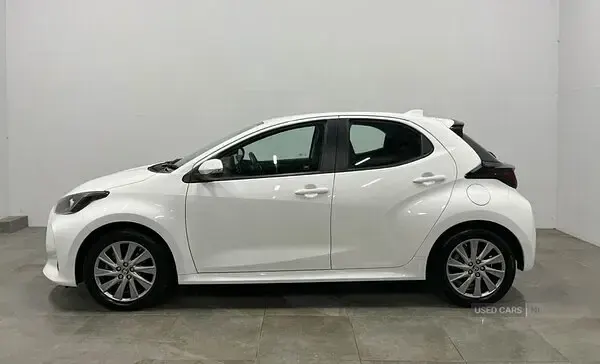 Used Toyota Yaris 116 HP (85 kW) 2023 White Hatchback