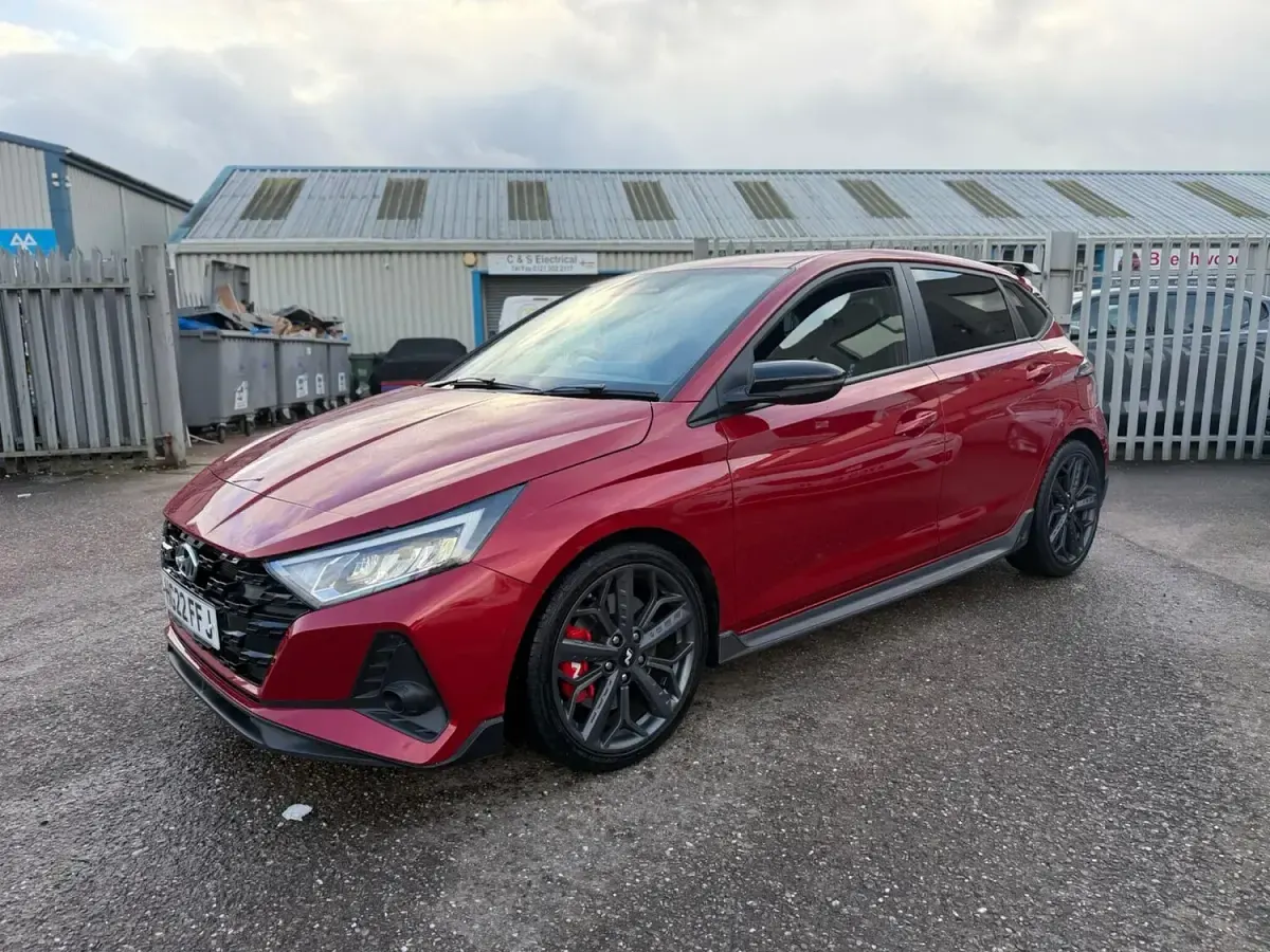 Käytetty Hyundai i20 204 HP (150 kW) 2022 Punainen Viistoperä