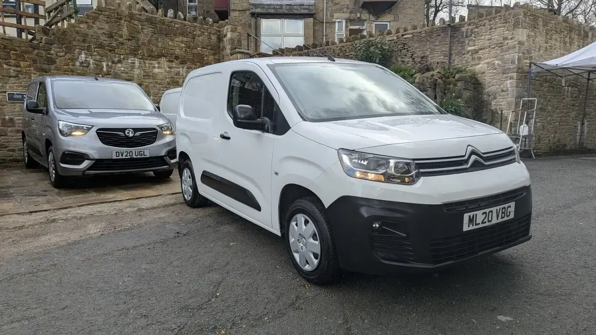 Used Citroën Berlingo 75 HP (55 kW) 2020 White MPV