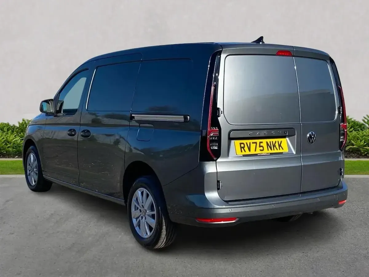 Usado VW Caddy Pro 102 CV (75 kW) 2025 Gris Monovolumen