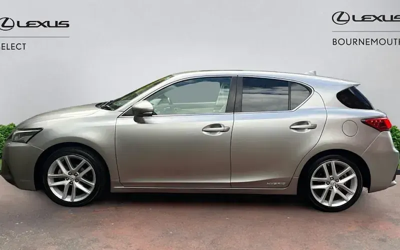 Used Lexus CT200h 136 HP (100 kW) 2018 Silver Hatchback