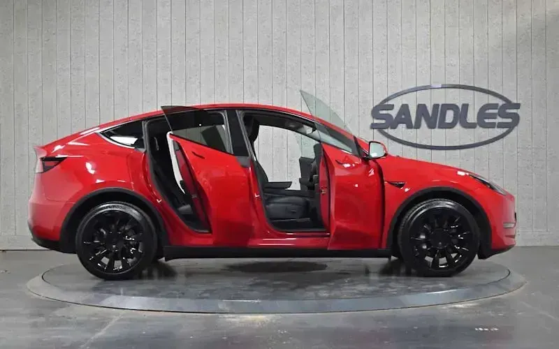 Used Tesla Model Y Long Range AWD 378 kW (514 HP) 2022 Red SUV