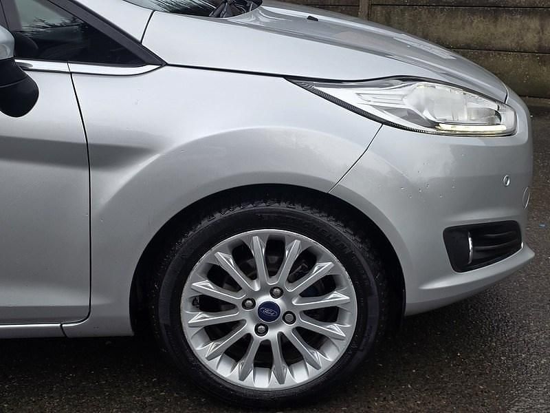 Used Ford Fiesta Titanium X 100 HP (73 kW) 2014 Silver Hatchback