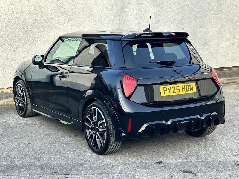 Used Mini Cooper S Hatch 201 HP (147 kW) 2025 Black Hatchback