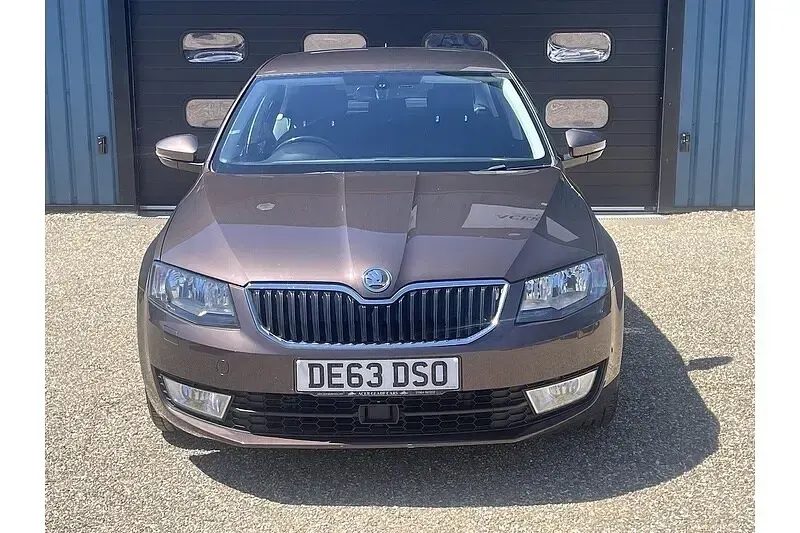Used Skoda Octavia Elegance 2013 Brown Hatchback