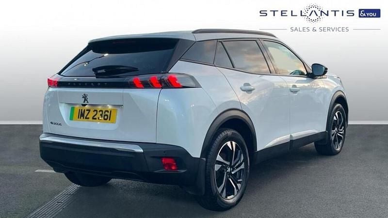 Used Peugeot e-2008 Allure Premium 98 kW (134 HP) 2022 White SUV