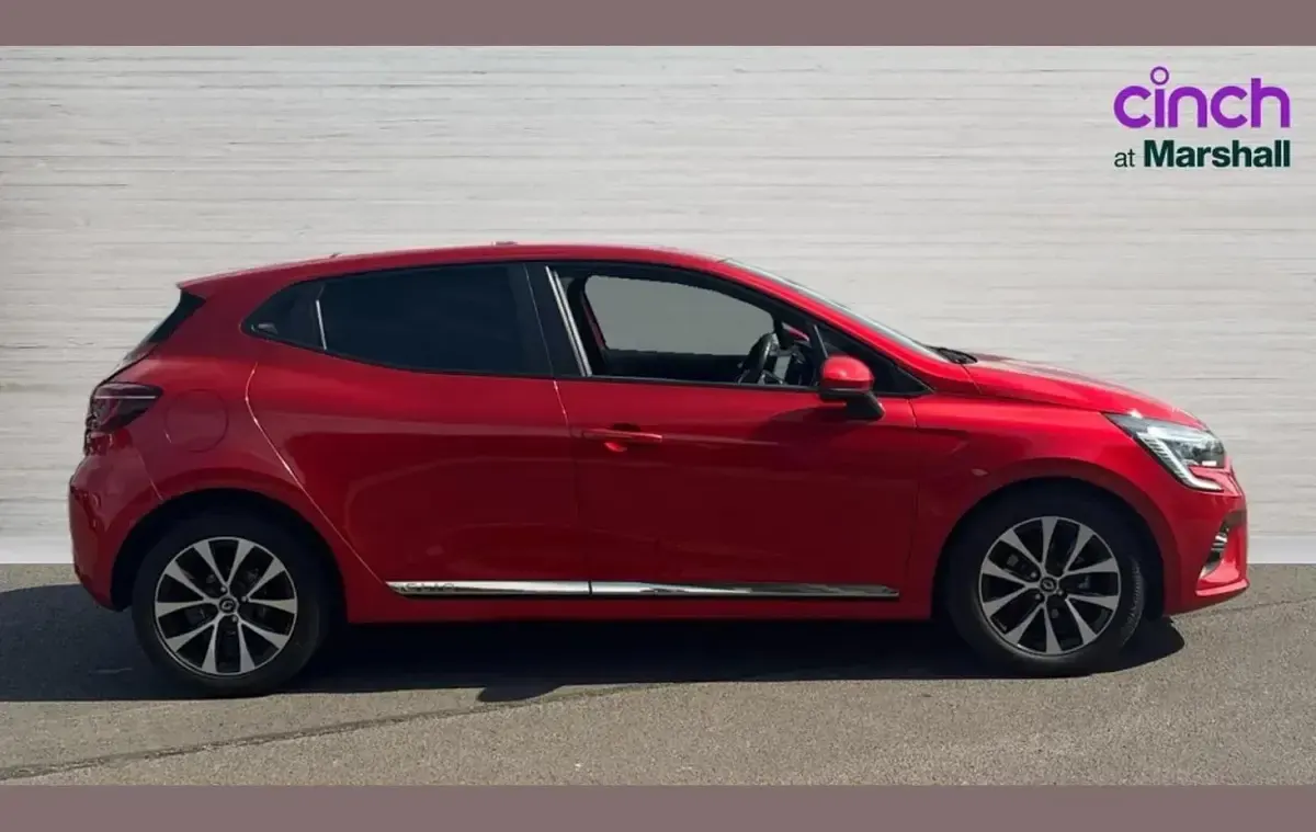 Used Renault Clio Iconic 100 HP (73 kW) 2020 Red Hatchback