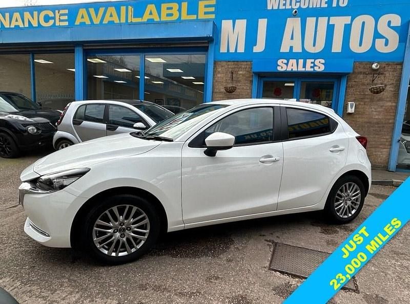 Used Mazda 2 Inclusive 90 HP (66 kW) 2022 White Hatchback
