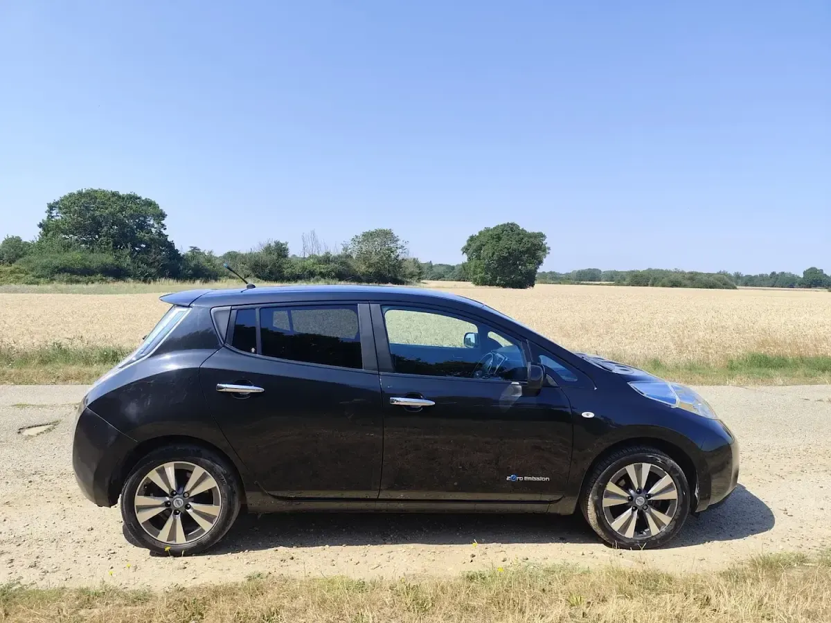 Used Nissan Leaf Tekna 80 kW (109 HP) 2013 Black Hatchback