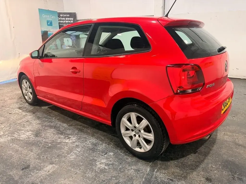 Usado VW Polo SE 85 CV (62 kW) 2011 Rojo Utilitario