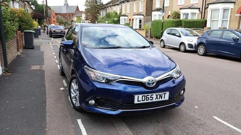 Blue Used 2015 Toyota Auris Hybrid Business Edition Hatchback | £10,480 (Fair price) - Image 1/4