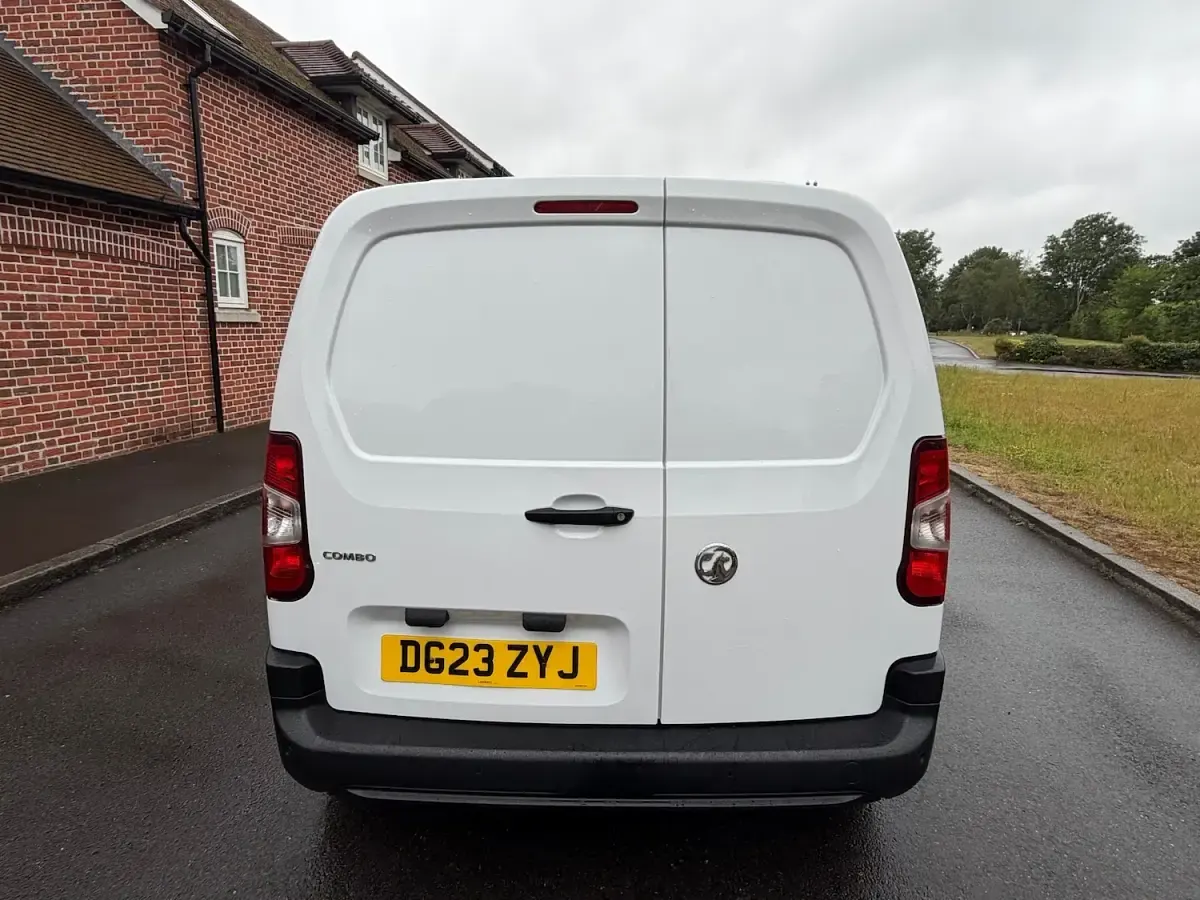 Used Vauxhall Combo 100 HP (73 kW) 2023 White MPV