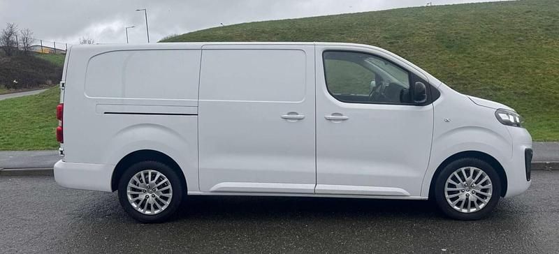Used Vauxhall Vivaro S 100 HP (73 kW) 2023 White MPV