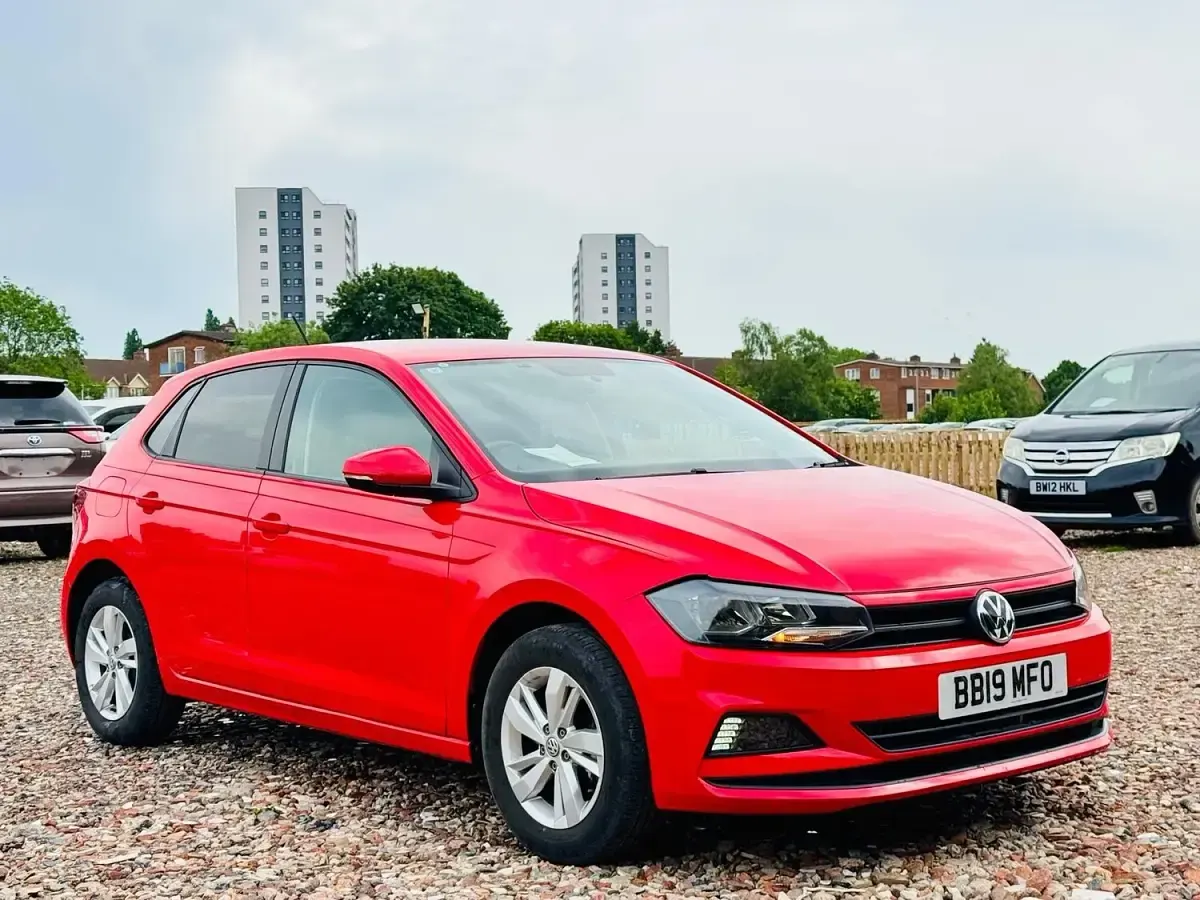 Begagnad VW Golf VII Trendline 2019 Röd Halvkombi
