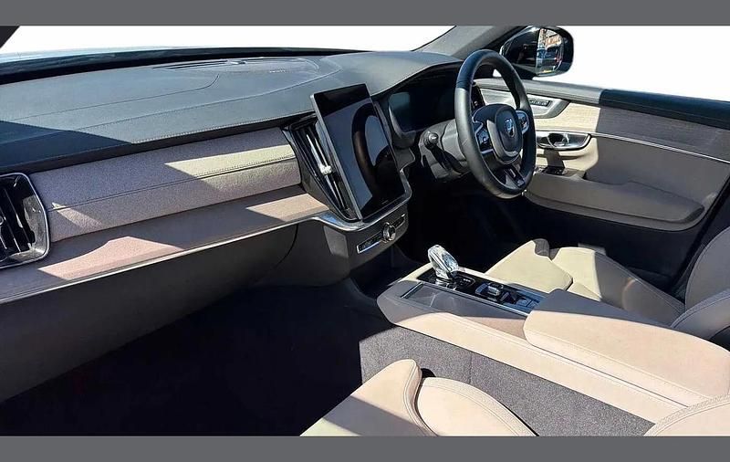 Usado Volvo XC90 Plus 247 HP (181 kW) 2025 Cinzento SUV