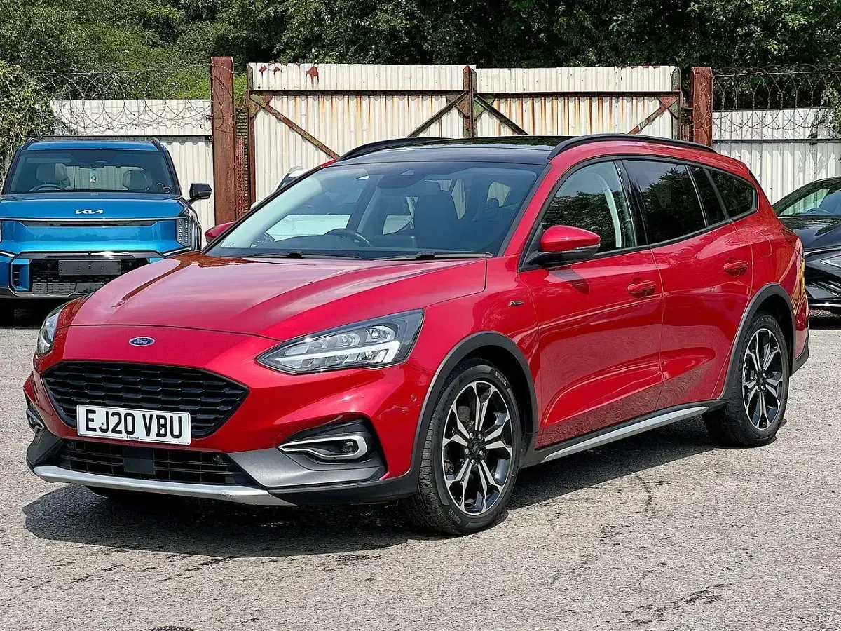 Begagnad Ford Focus Active X 118 HK (86 kW) 2020 Röd Kombi