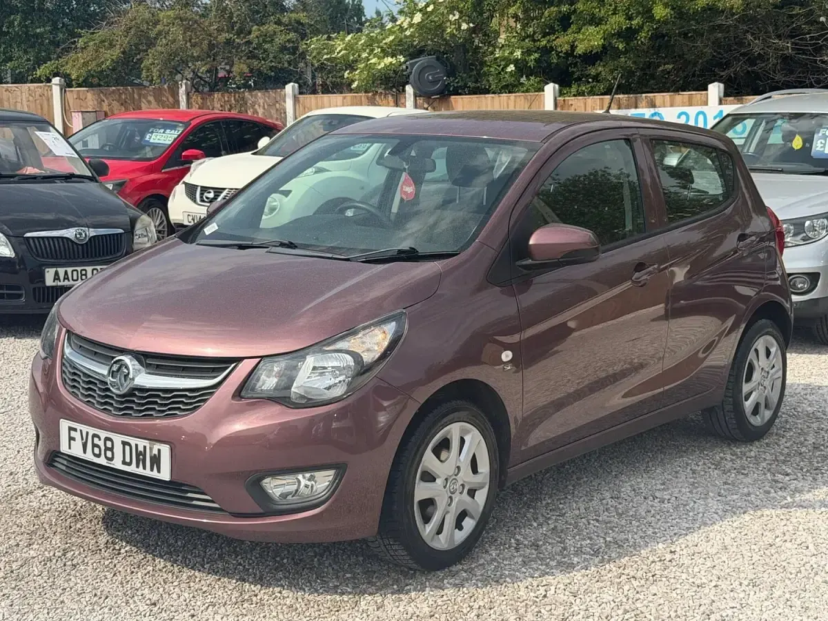 Used Vauxhall Viva 73 HP (53 kW) 2018 Red Hatchback