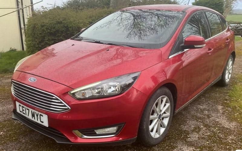 Used Ford Focus Titanium 150 HP (110 kW) 2017 Red Hatchback