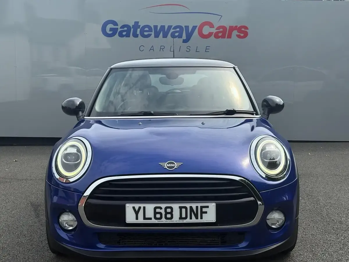 Used Mini Cooper Classic 136 HP (100 kW) 2018 Blue Hatchback