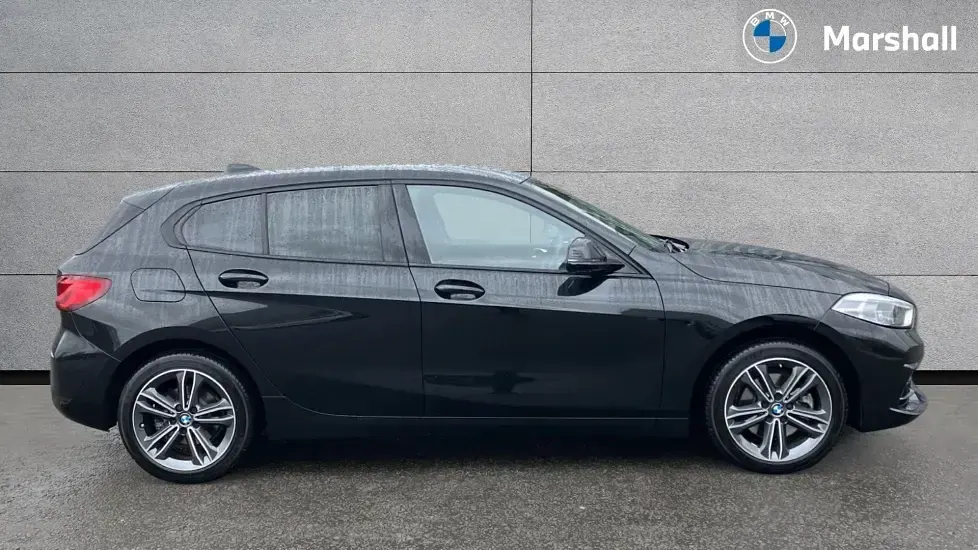Gebraucht BMW 118 Sport Line 134 PS (98 kW) 2024 Schwarz Kleinwagen